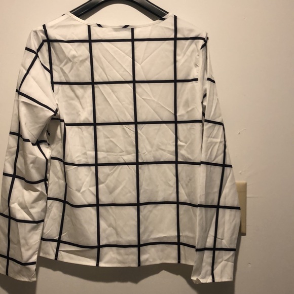 Shein medium top. - Picture 12 of 12